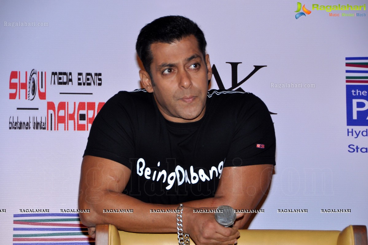 Dabangg 2 Promotions at The Park, Hyderabad