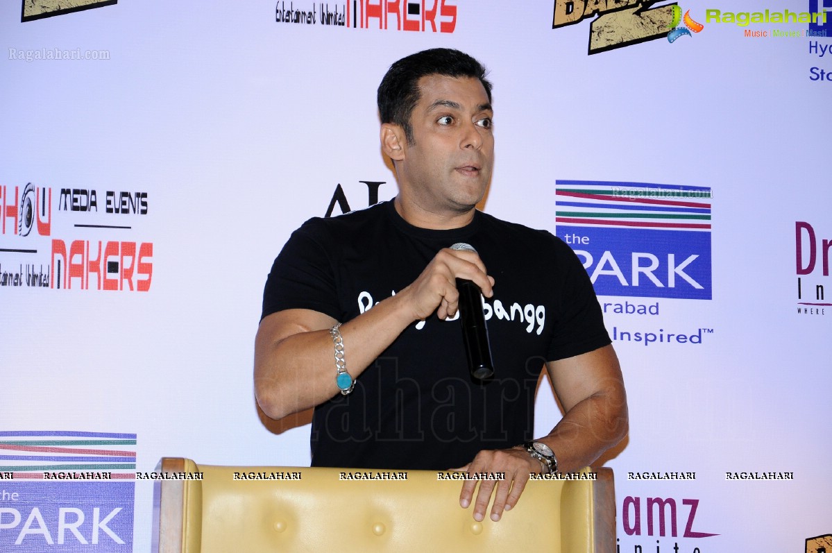 Dabangg 2 Promotions at The Park, Hyderabad