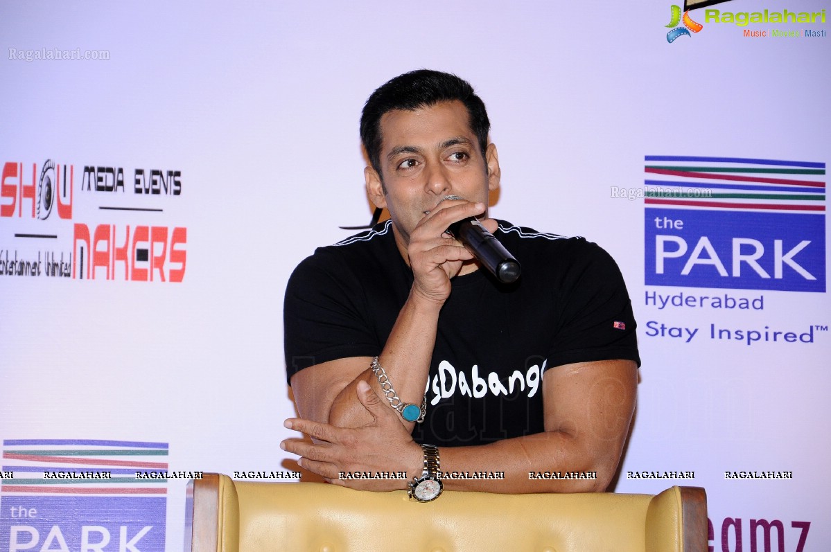 Dabangg 2 Promotions at The Park, Hyderabad