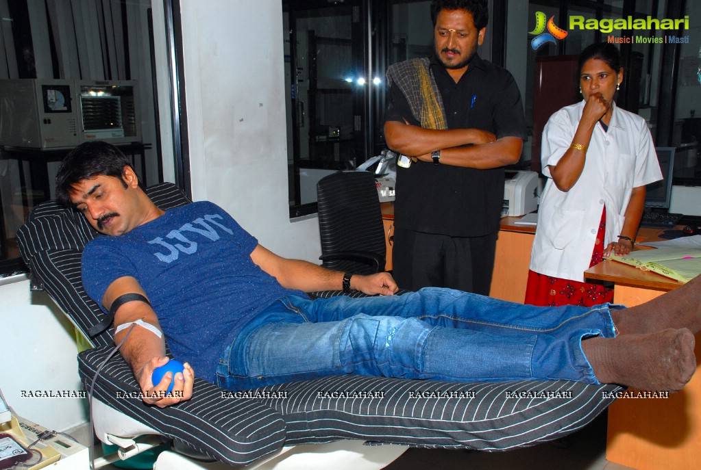 Stars Blood Donate at Chiranjeevi Charitable Trust, Hyderabad