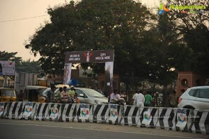 Nenokkadine Standees