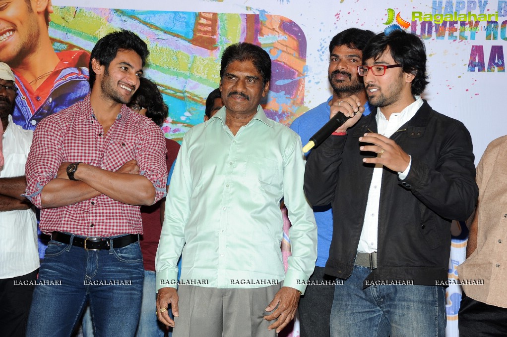 Hero Aadi 2013 Birthday Celebrations on the sets of Pyar Mein Padipoyane