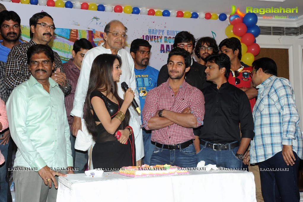 Hero Aadi 2013 Birthday Celebrations on the sets of Pyar Mein Padipoyane