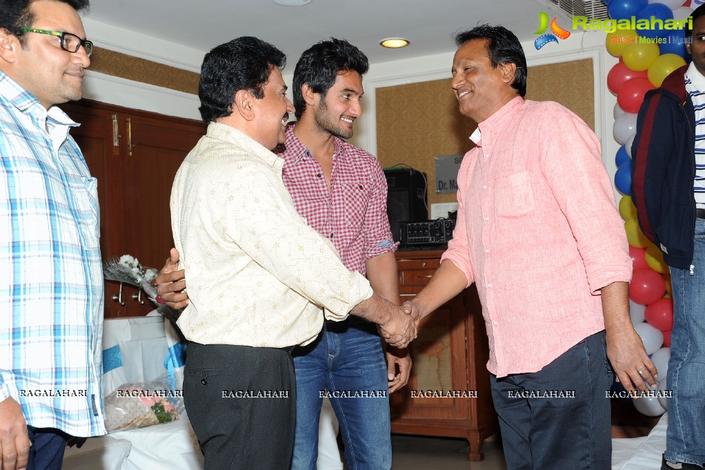 Hero Aadi 2013 Birthday Celebrations on the sets of Pyar Mein Padipoyane