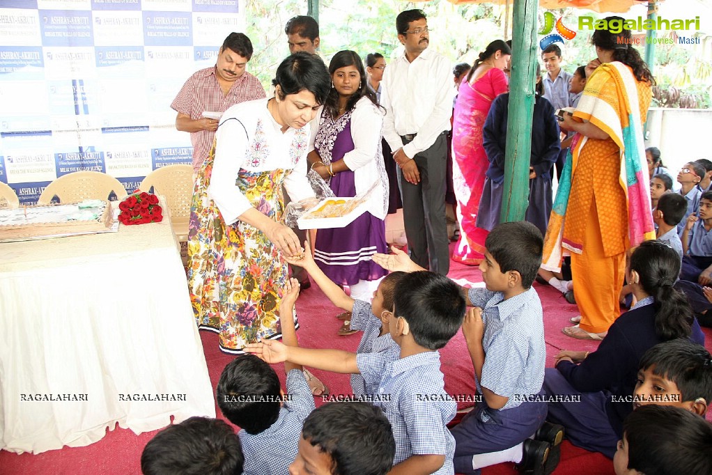 Hero Aadi 2013 Birthday Celebrations at Ashray Akruti, Hyderabad