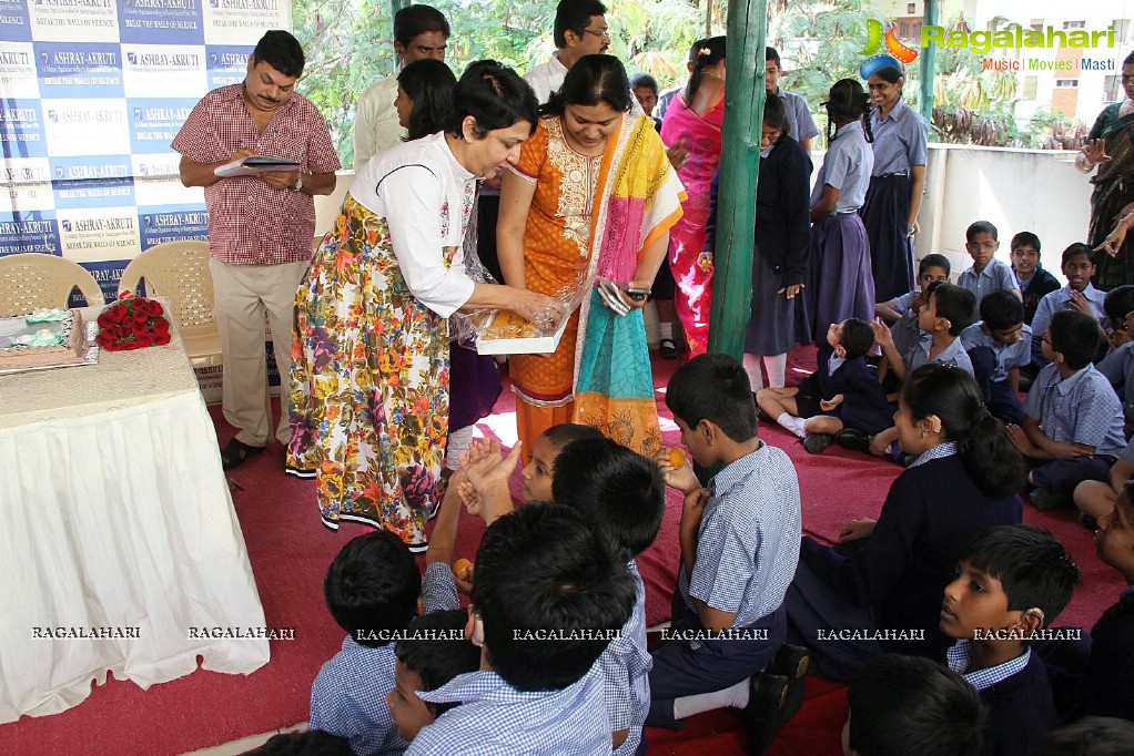 Hero Aadi 2013 Birthday Celebrations at Ashray Akruti, Hyderabad