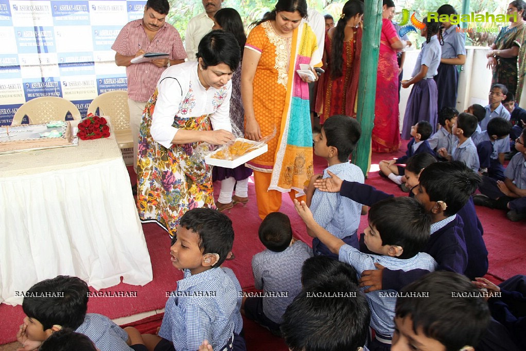 Hero Aadi 2013 Birthday Celebrations at Ashray Akruti, Hyderabad