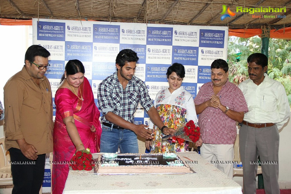 Hero Aadi 2013 Birthday Celebrations at Ashray Akruti, Hyderabad