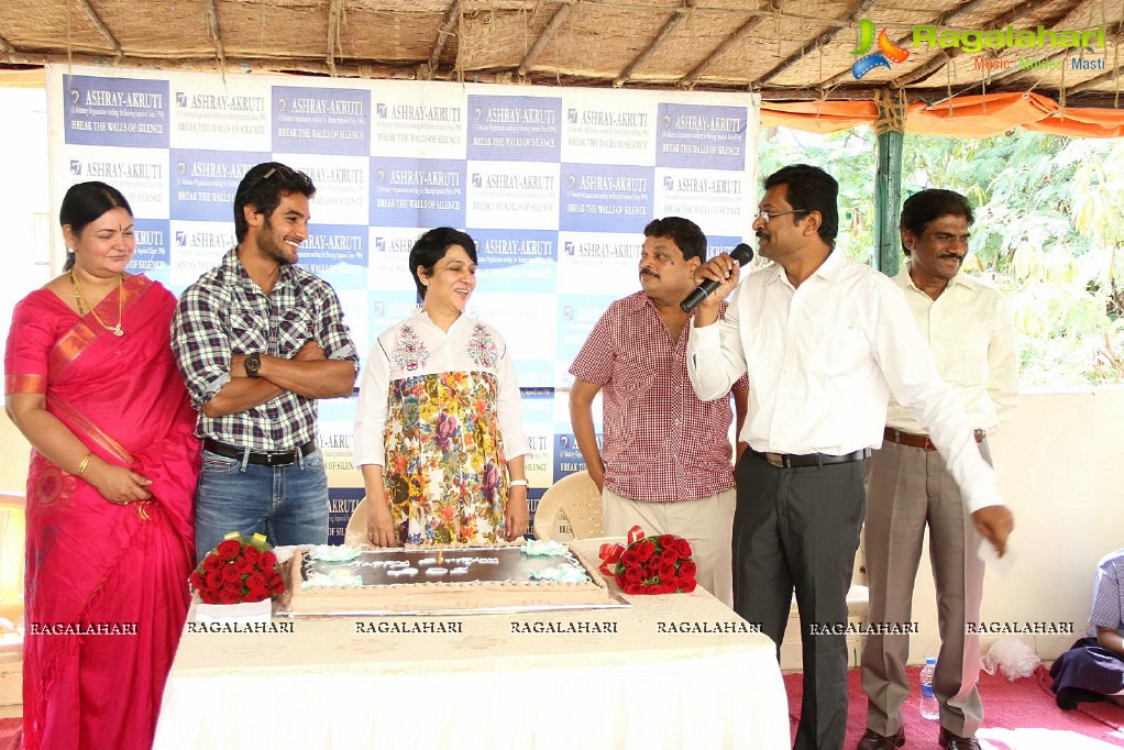 Hero Aadi 2013 Birthday Celebrations at Ashray Akruti, Hyderabad