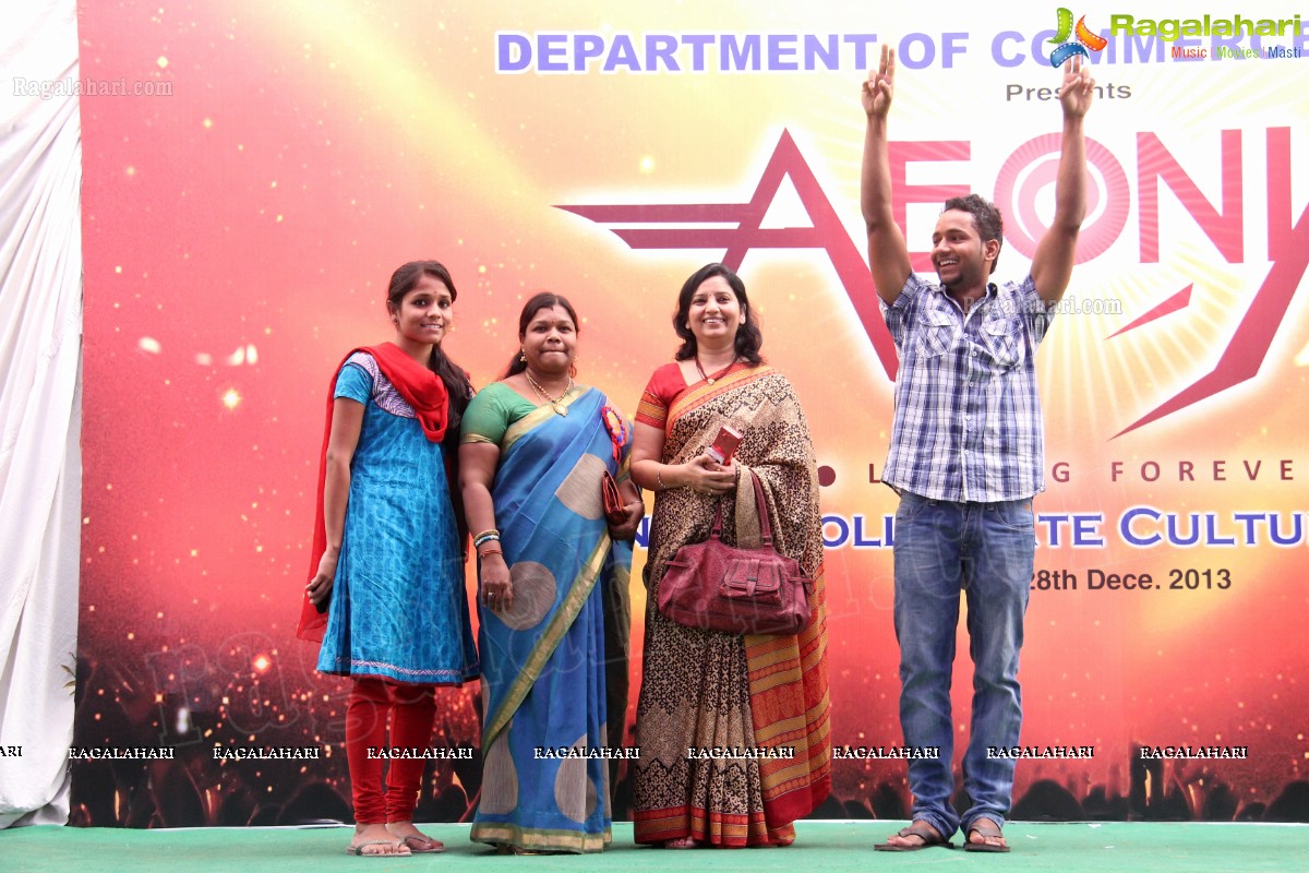 Bina Mehta inaugurates Pragati Mahavidyalaya Degree College's AEONIA 2013