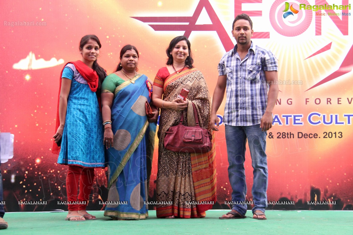 Bina Mehta inaugurates Pragati Mahavidyalaya Degree College's AEONIA 2013