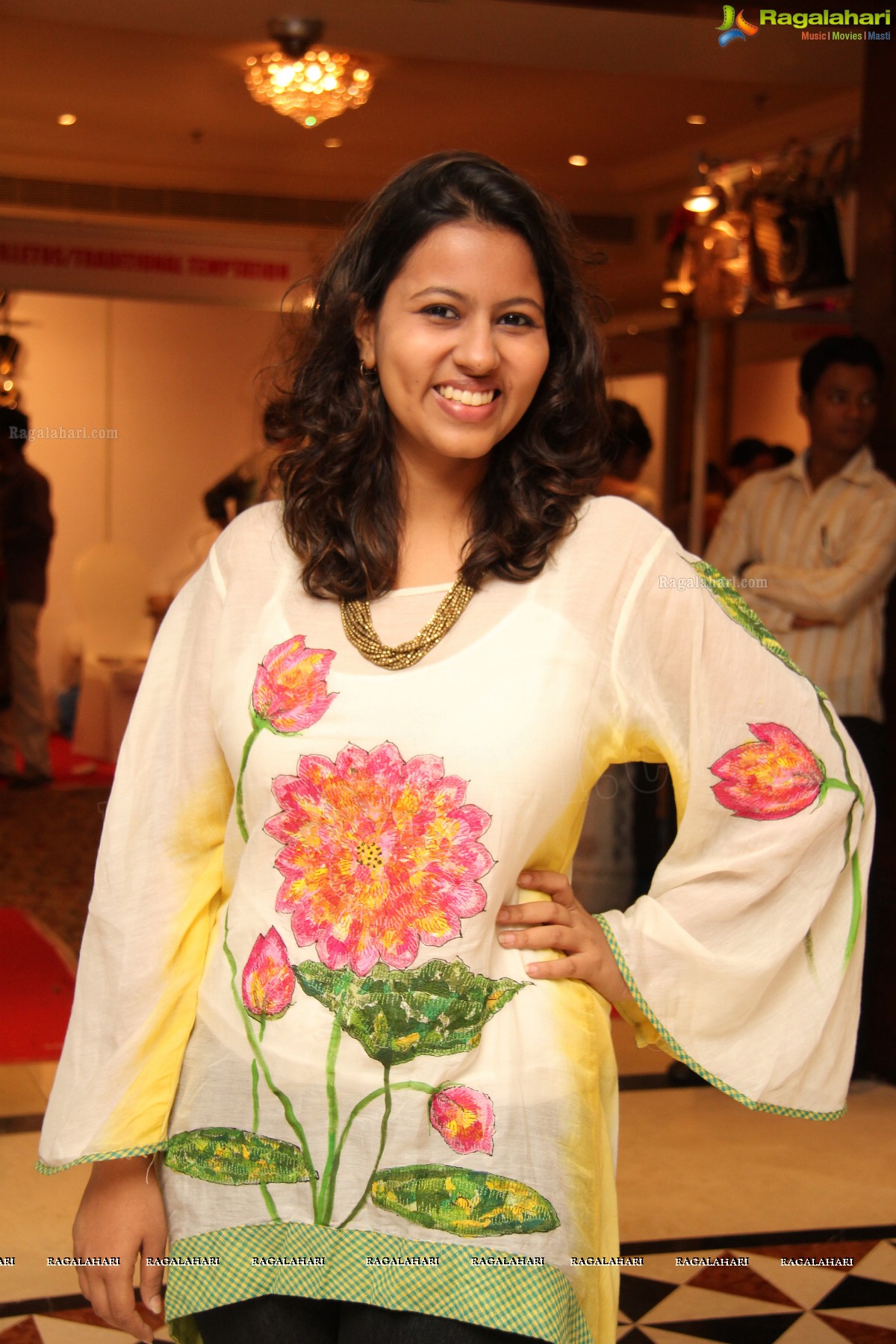 Ritu Varma inaugurates Akritti Elite Exhibition and Sale (December 2013), Hyderabad