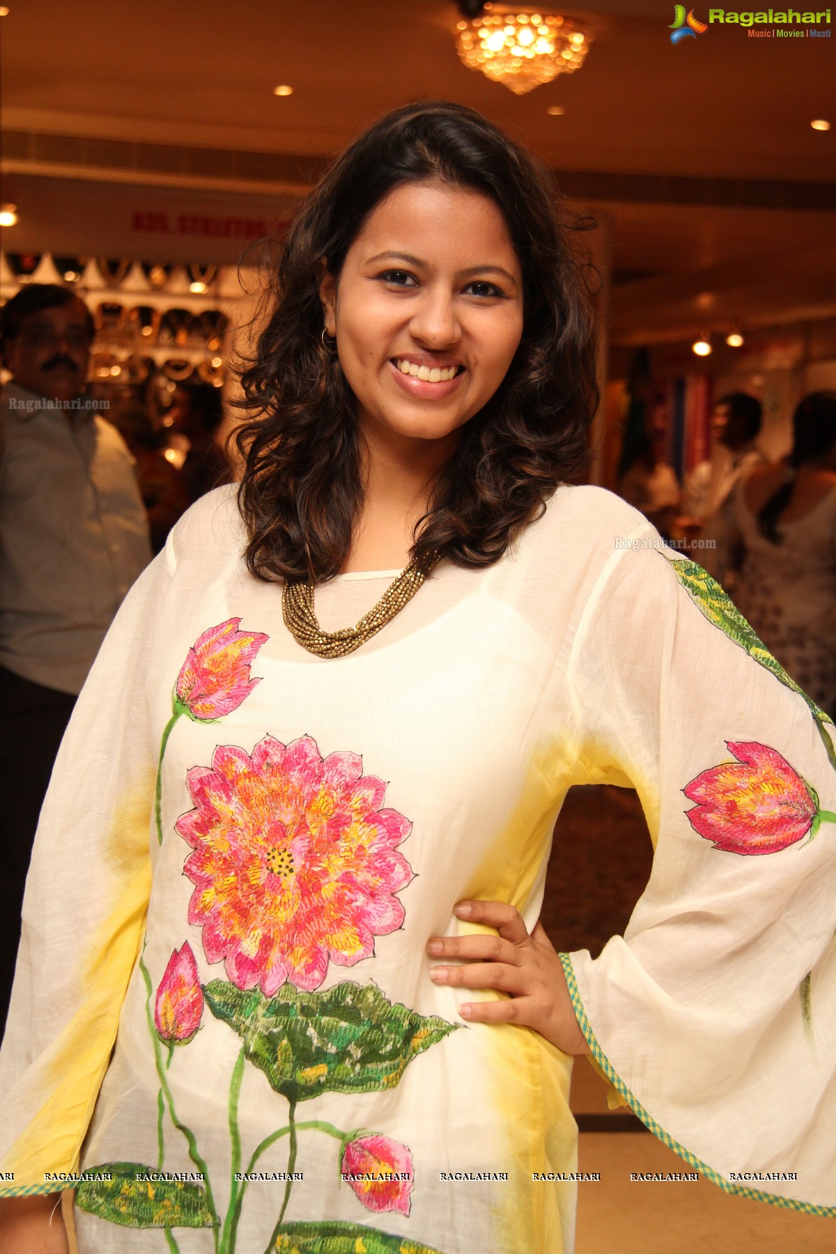 Ritu Varma inaugurates Akritti Elite Exhibition and Sale (December 2013), Hyderabad