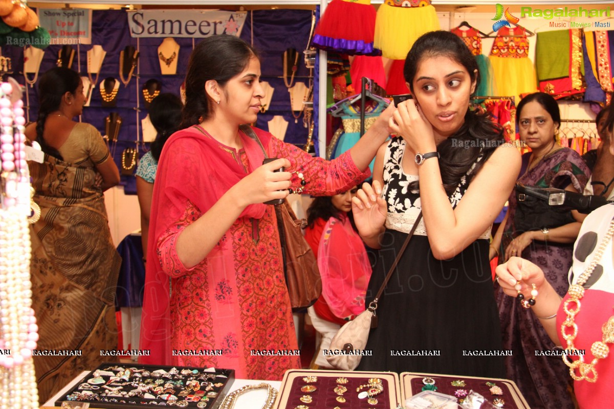 Ritu Varma inaugurates Akritti Elite Exhibition and Sale (December 2013), Hyderabad