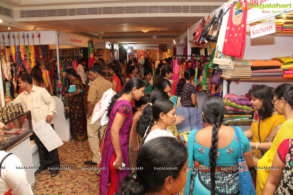 Ritu Varma inaugurates Akritti Elite Exhibition and Sale (December 2013), Hyderabad