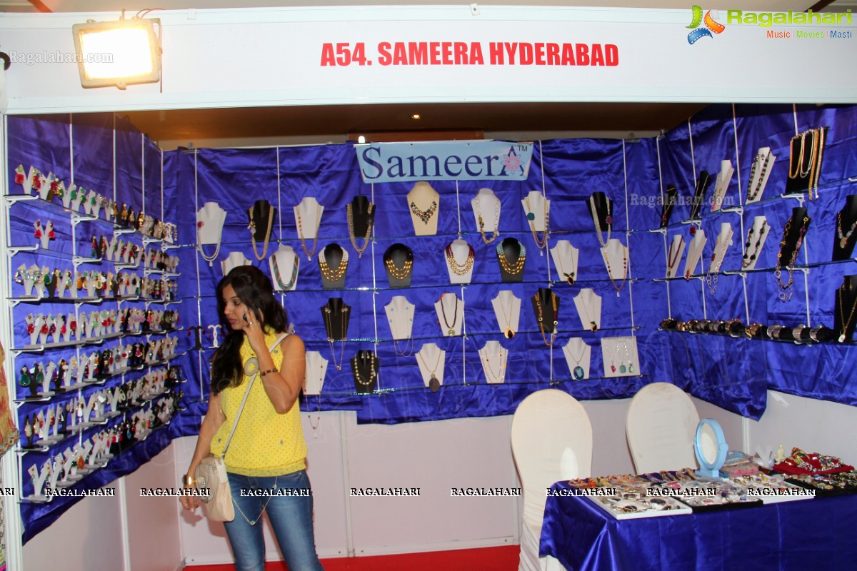Ritu Varma inaugurates Akritti Elite Exhibition and Sale (December 2013), Hyderabad