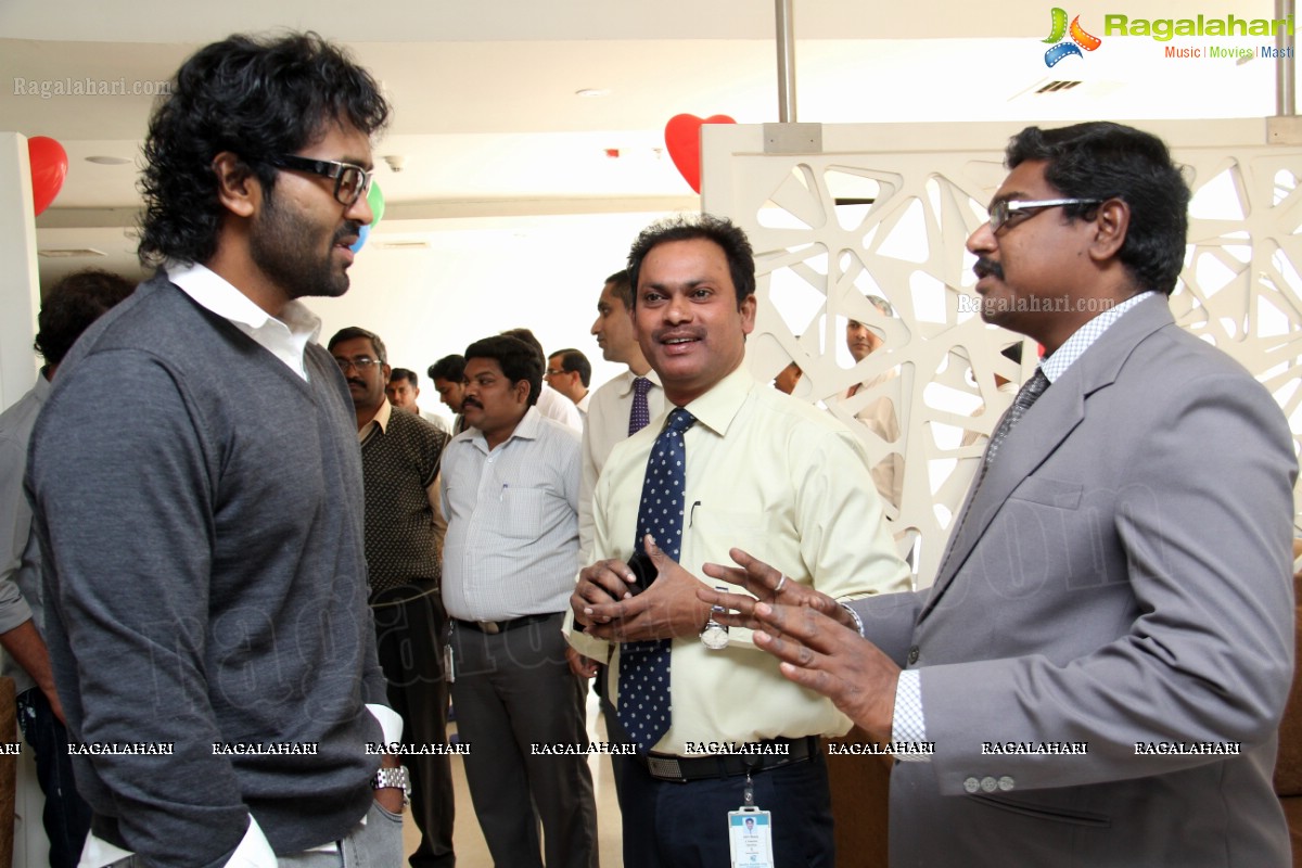 Vishnu Manchu joins in Christmas festivities 2013 at Apollo Hospitals