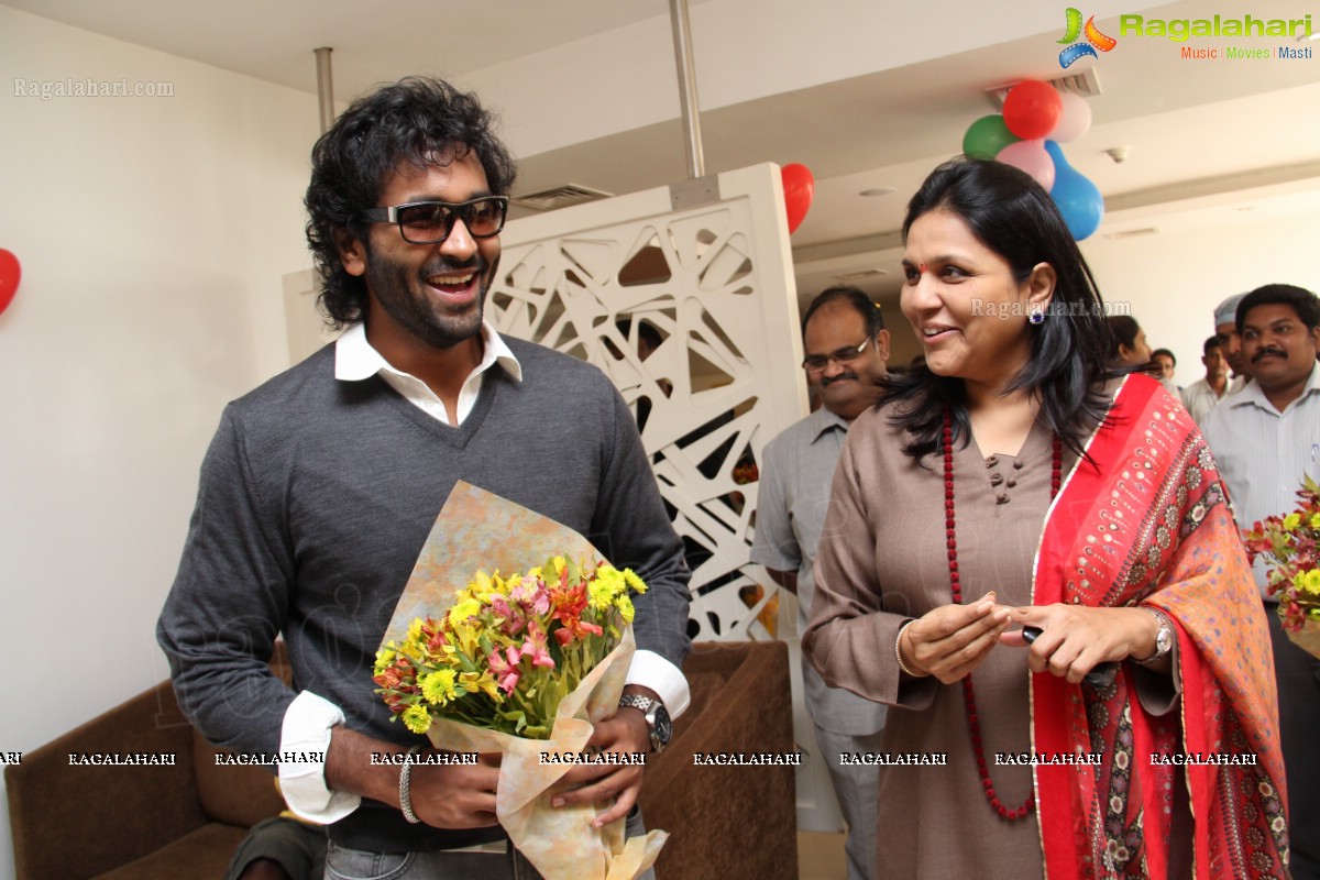 Vishnu Manchu joins in Christmas festivities 2013 at Apollo Hospitals