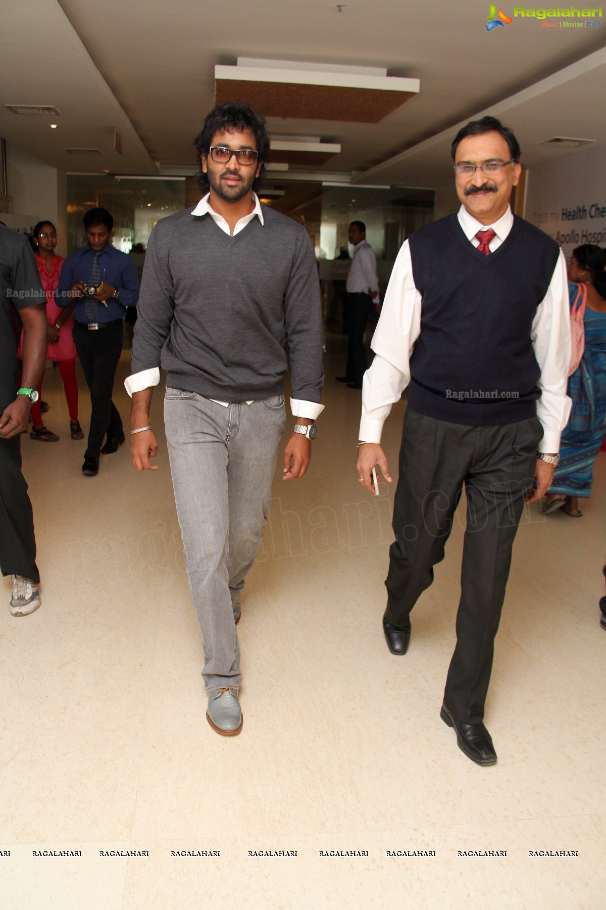 Vishnu Manchu joins in Christmas festivities 2013 at Apollo Hospitals