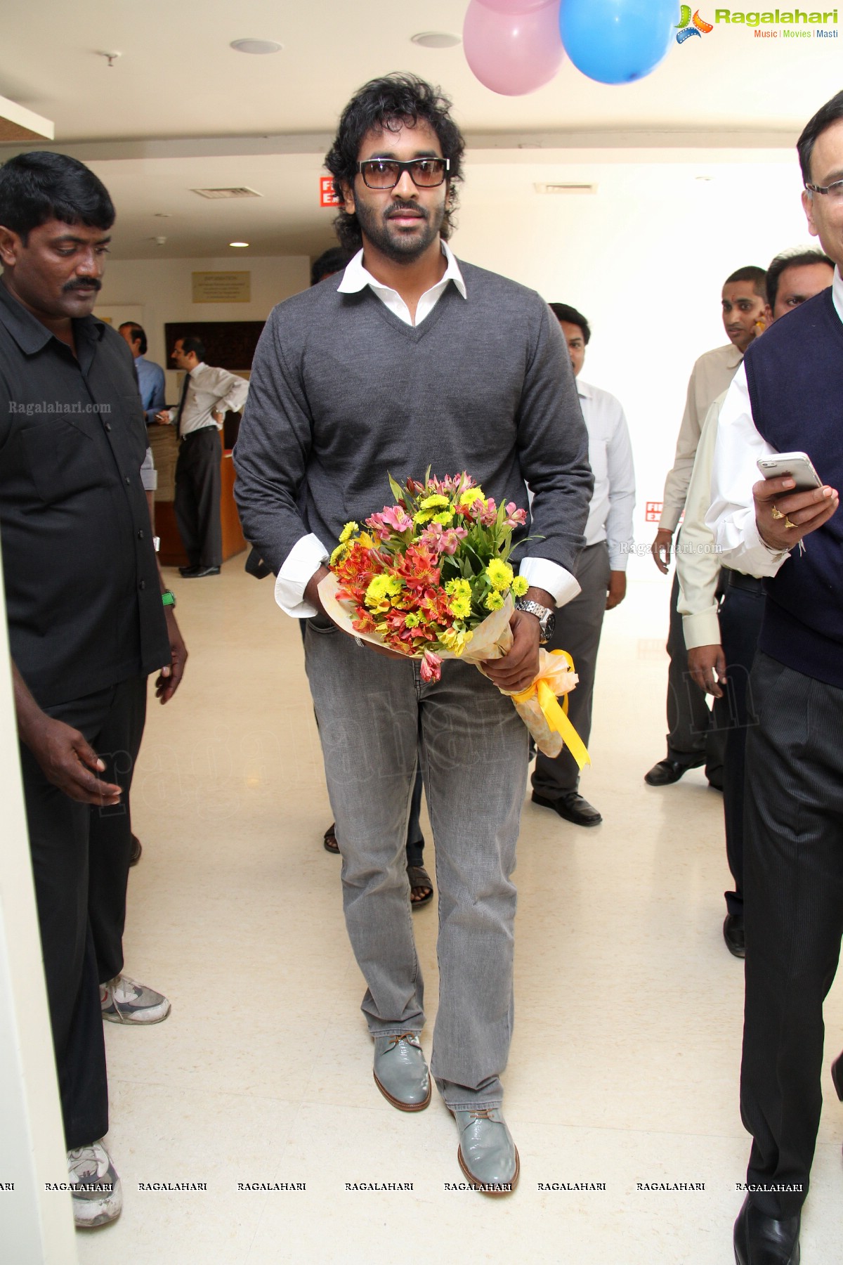 Vishnu Manchu joins in Christmas festivities 2013 at Apollo Hospitals