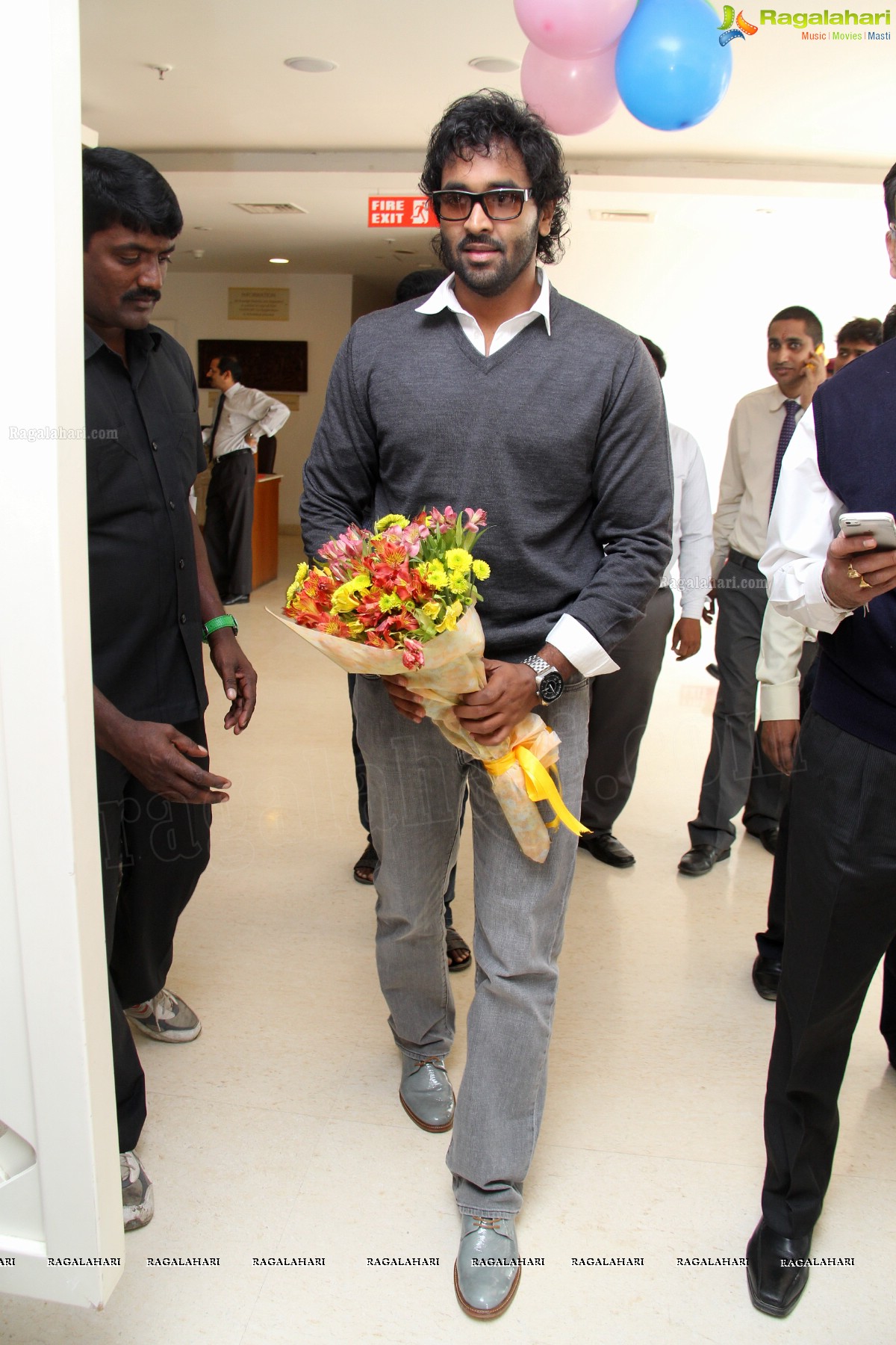 Vishnu Manchu joins in Christmas festivities 2013 at Apollo Hospitals