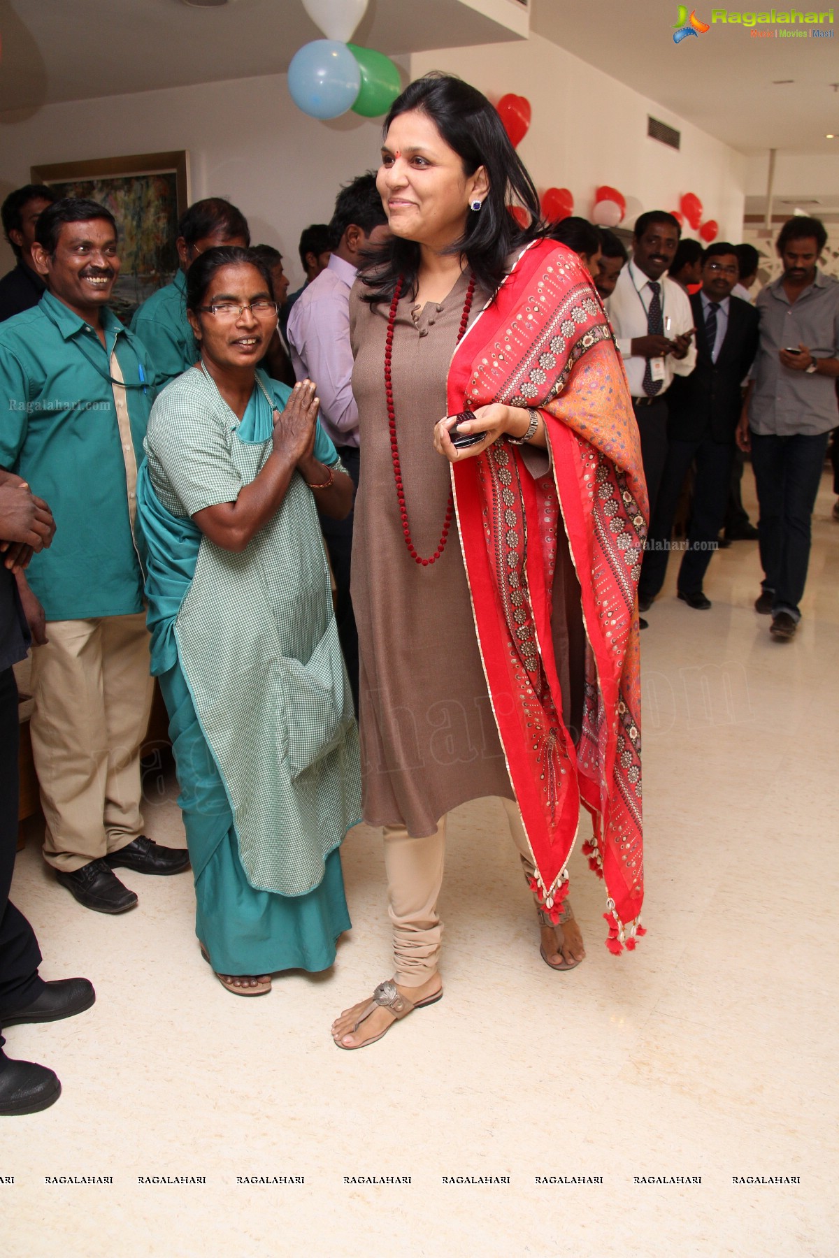 Vishnu Manchu joins in Christmas festivities 2013 at Apollo Hospitals