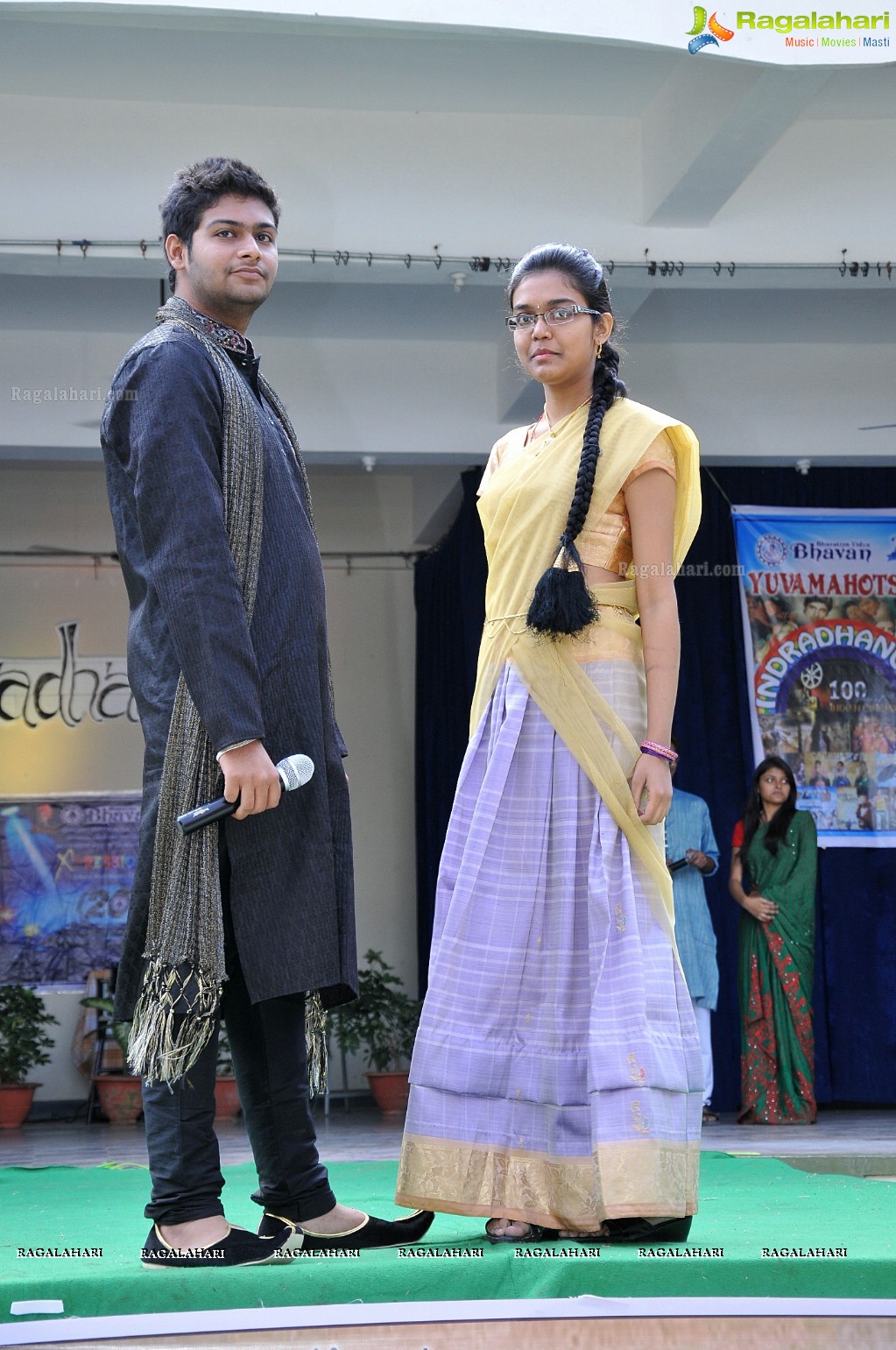 Indradhanush: Bhavan's Vivekananda College Yuva Mahotsav 2013 (Day 2)	