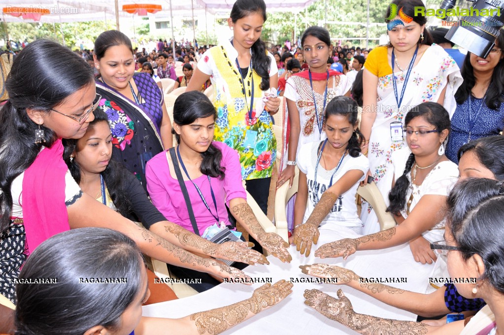 Indradhanush: Bhavan's Vivekananda College Yuva Mahotsav 2013 (Day 2)	