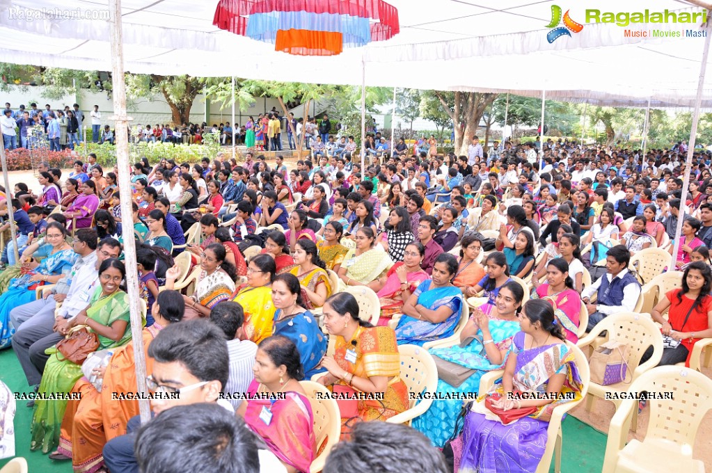 Indradhanush: Bhavan's Vivekananda College Yuva Mahotsav 2013 (Day 2)	