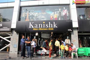 Jackpot Team at Kanishk Store