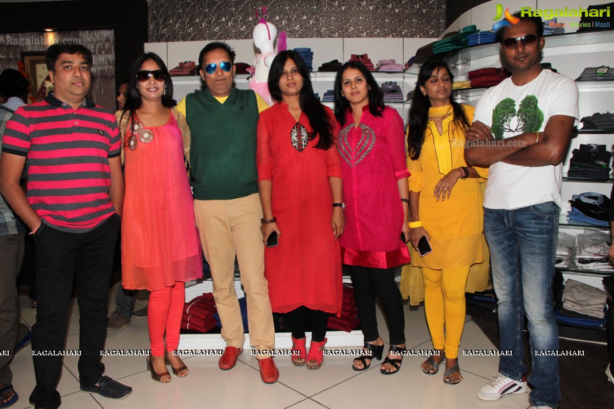 Jackpot Team at Kanishk Stores, Hyderabad