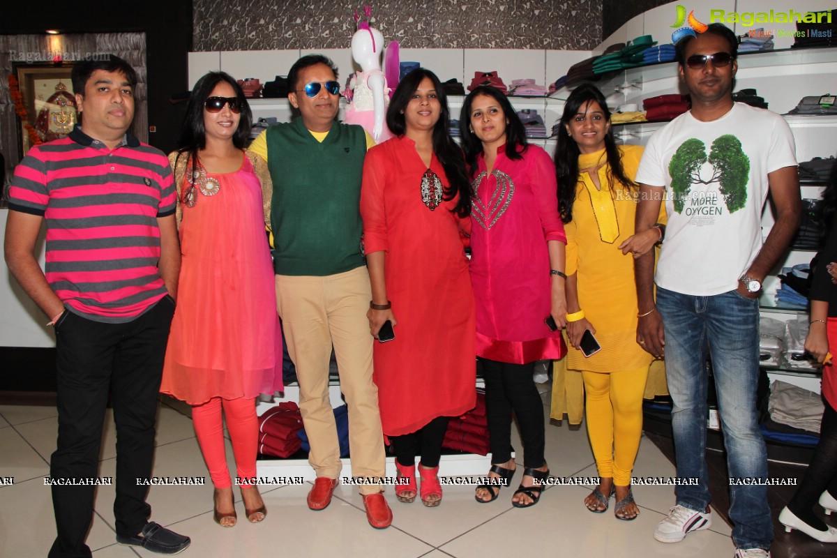 Jackpot Team at Kanishk Stores, Hyderabad