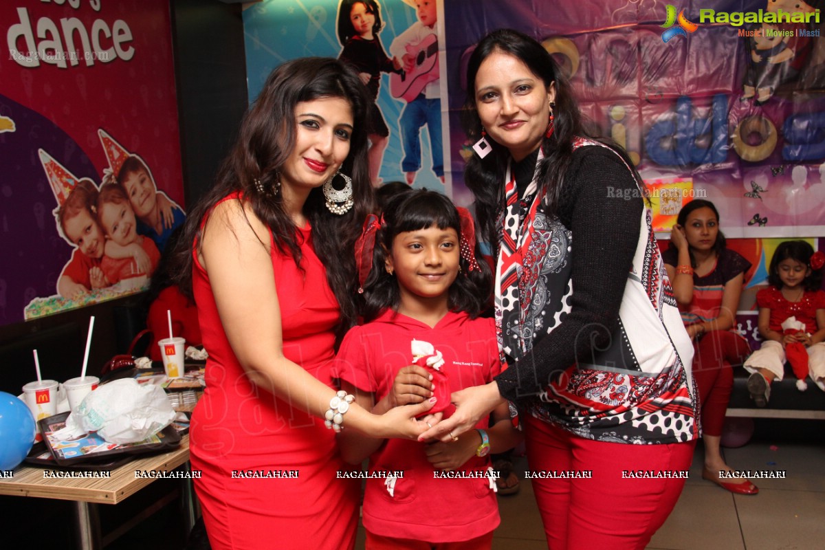 Mom Kiddos Club Christmas 2013 Celebrations at McDonald's, Hyderabad