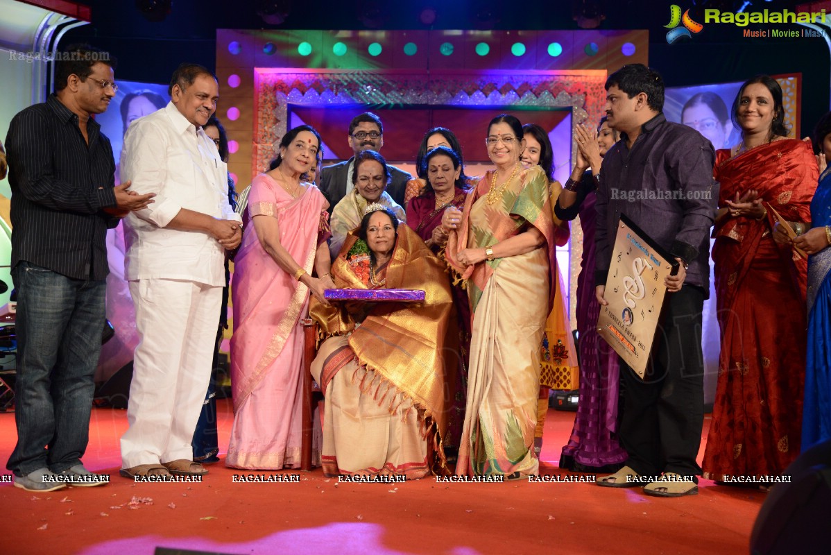 Presentation Ceremony of P. Susheela Award 2013 to Vani Jayaram