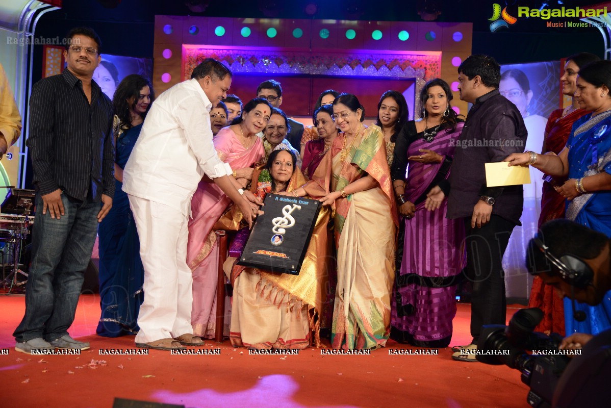 Presentation Ceremony of P. Susheela Award 2013 to Vani Jayaram