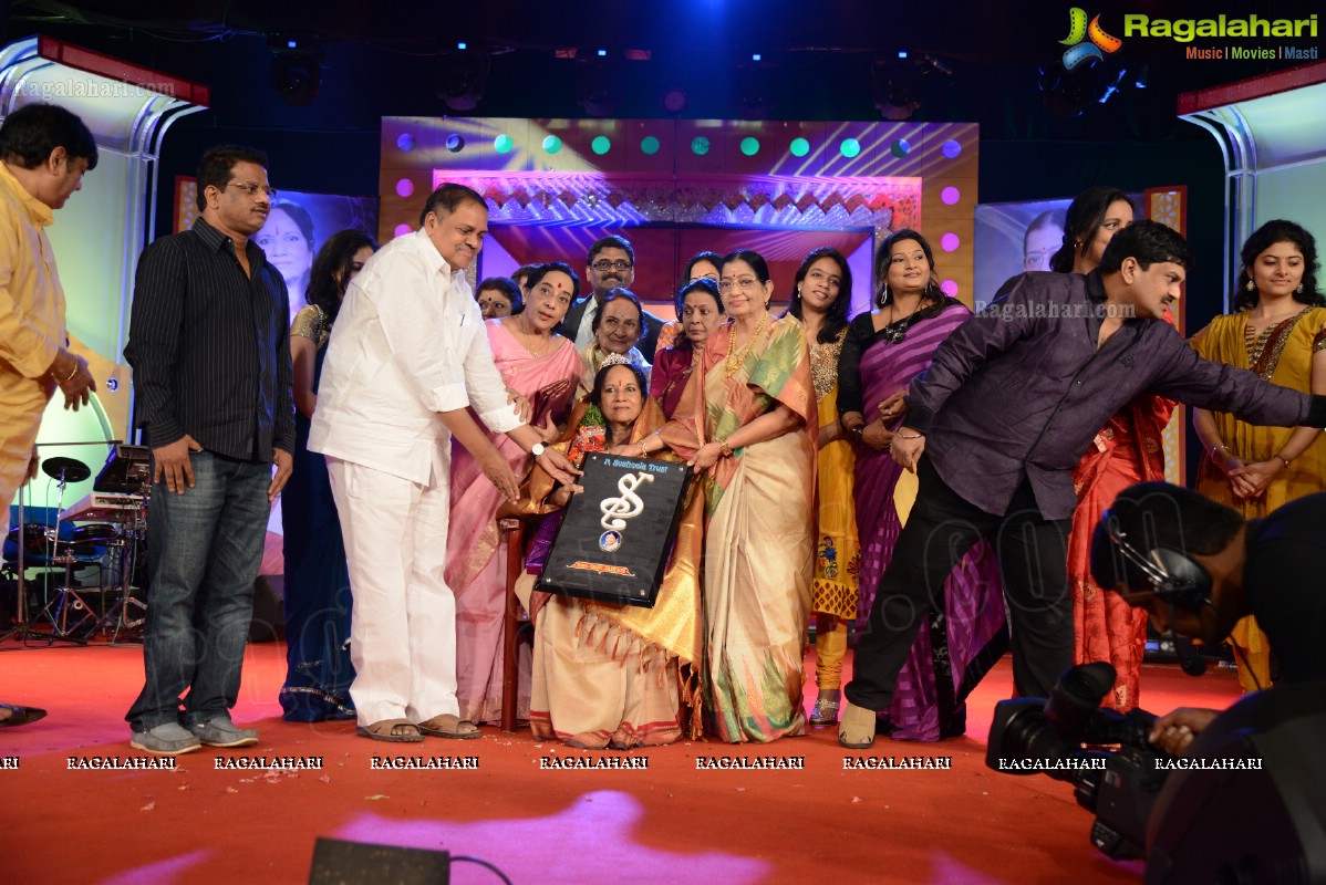 Presentation Ceremony of P. Susheela Award 2013 to Vani Jayaram