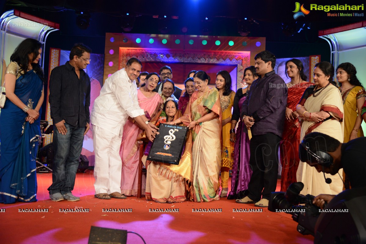 Presentation Ceremony of P. Susheela Award 2013 to Vani Jayaram