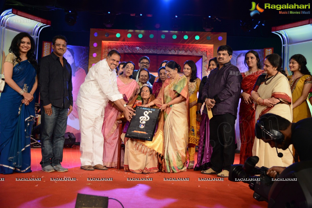 Presentation Ceremony of P. Susheela Award 2013 to Vani Jayaram