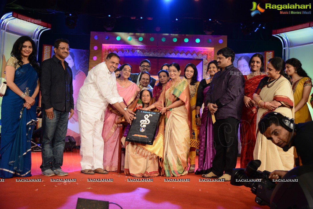 Presentation Ceremony of P. Susheela Award 2013 to Vani Jayaram