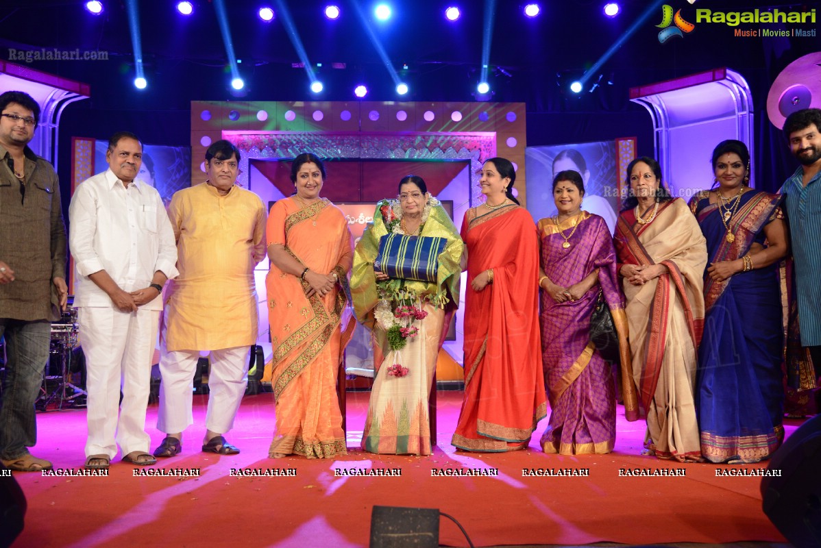 Presentation Ceremony of P. Susheela Award 2013 to Vani Jayaram