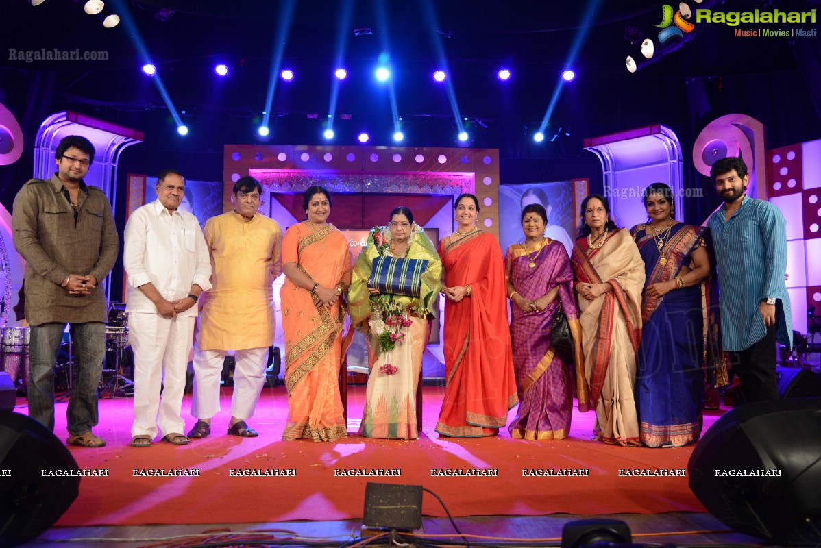 Presentation Ceremony of P. Susheela Award 2013 to Vani Jayaram