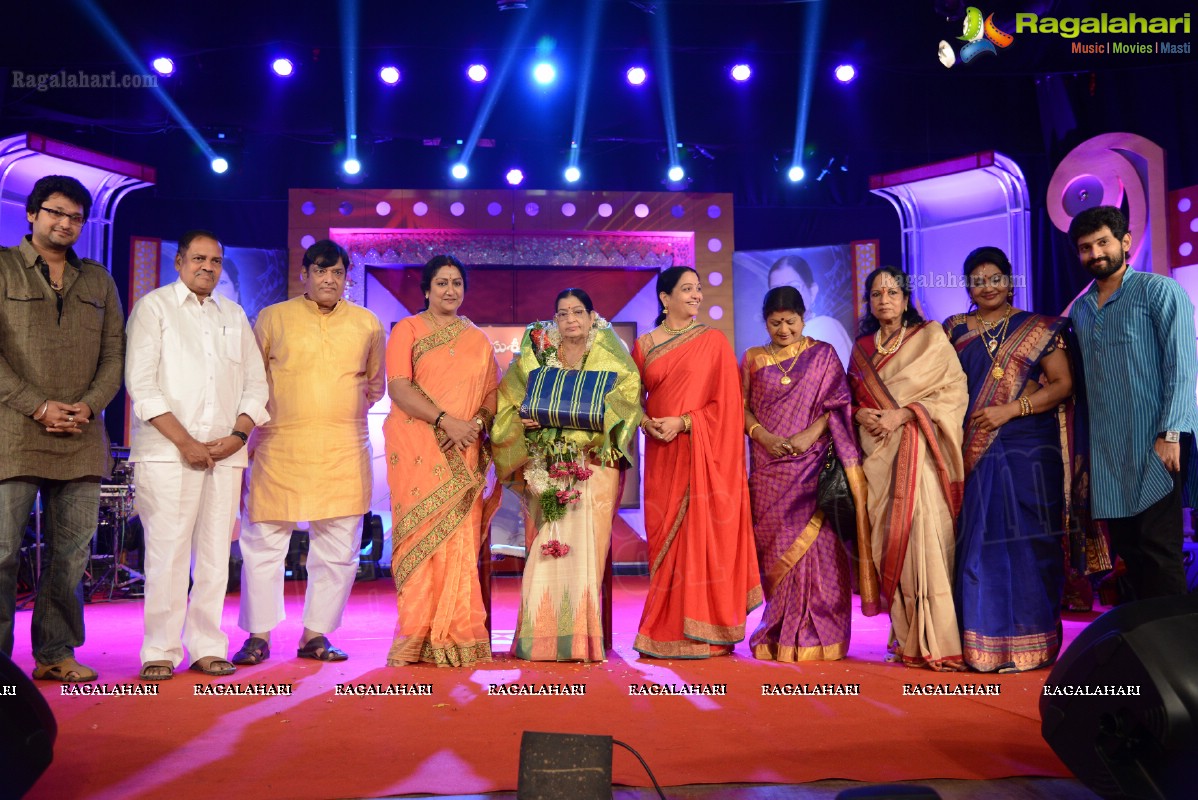 Presentation Ceremony of P. Susheela Award 2013 to Vani Jayaram