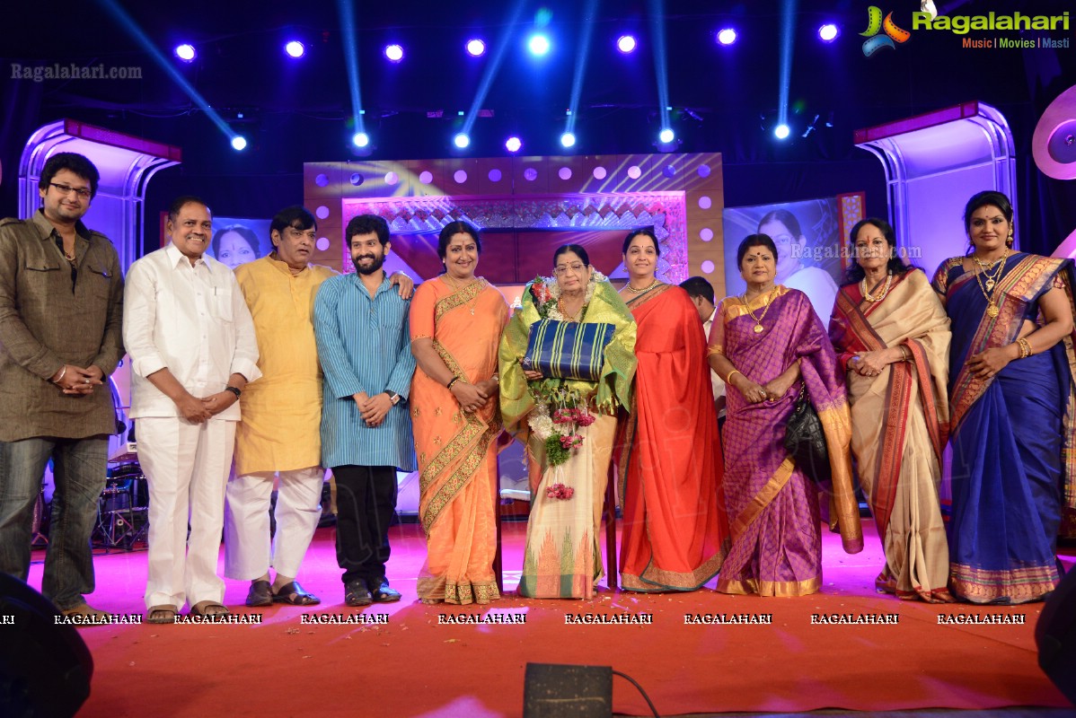 Presentation Ceremony of P. Susheela Award 2013 to Vani Jayaram