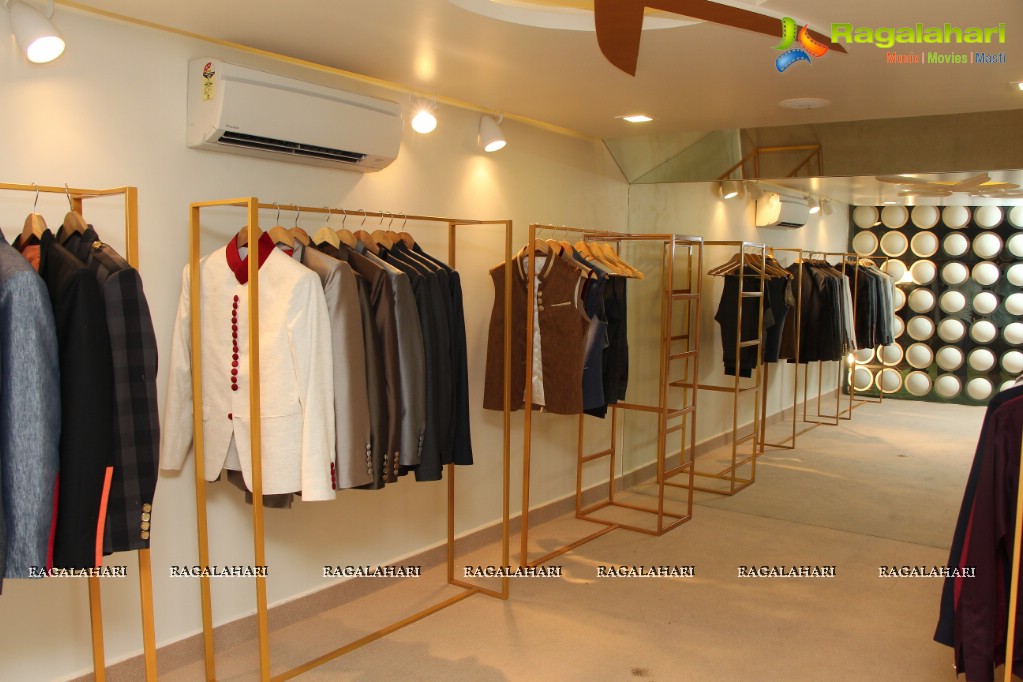 Jagapathi Babu inaugurates Raamz Designer Stores, Hyderabad