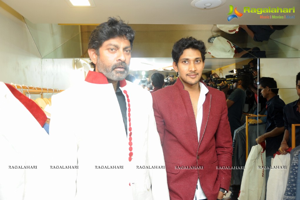 Jagapathi Babu inaugurates Raamz Designer Stores, Hyderabad