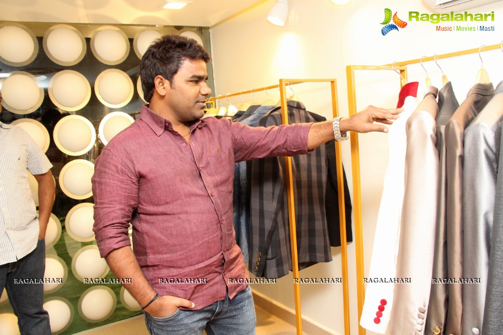 Jagapathi Babu inaugurates Raamz Designer Stores, Hyderabad