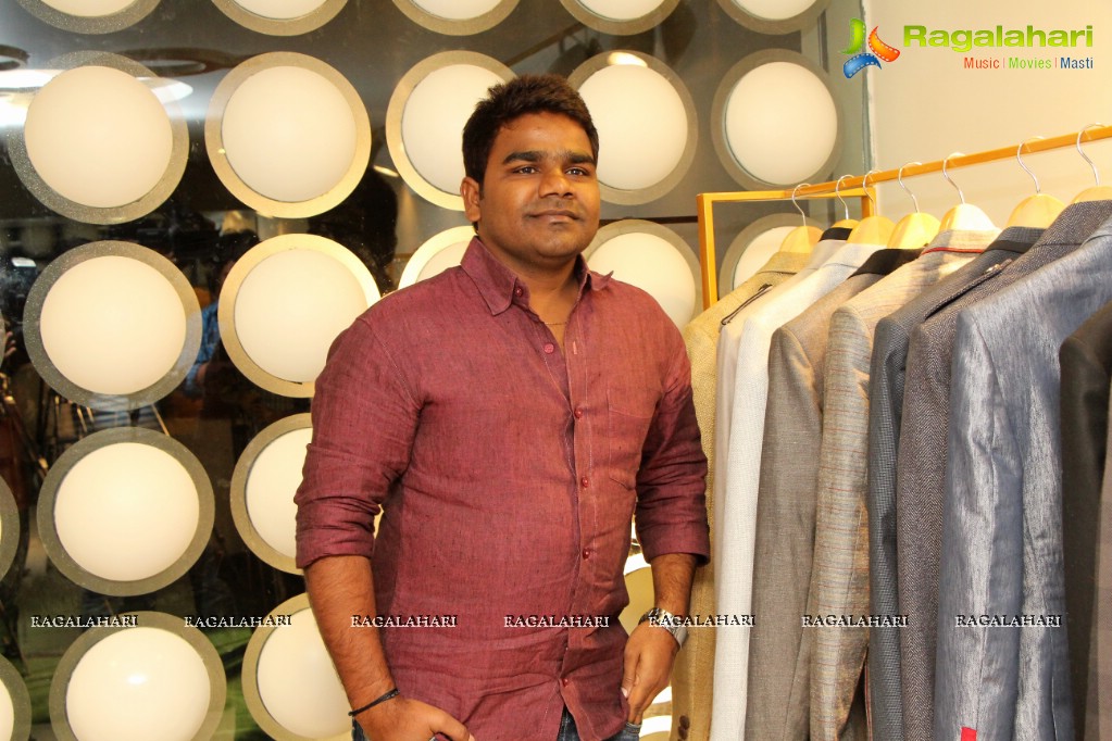 Jagapathi Babu inaugurates Raamz Designer Stores, Hyderabad