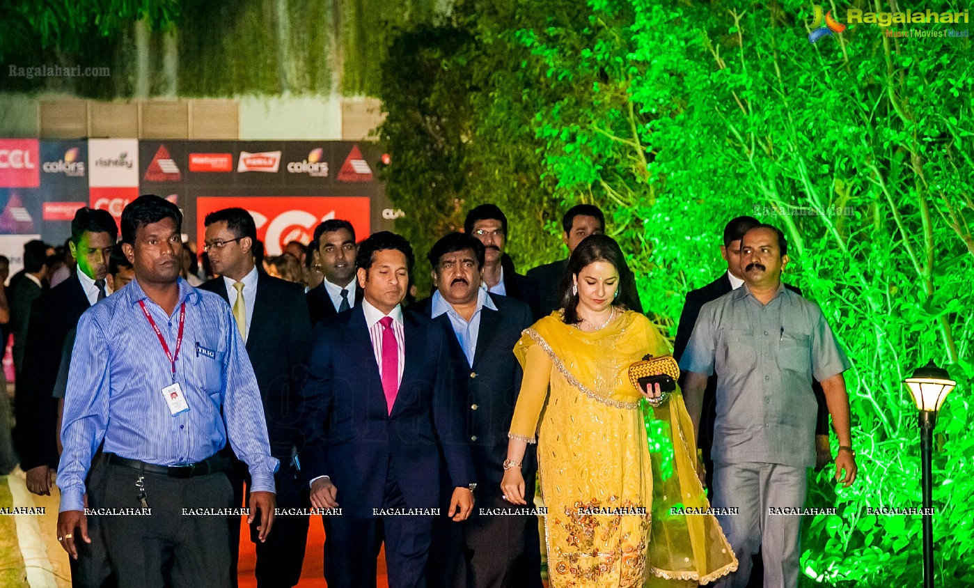 Sachin Tendulkar launches Celebrity Cricket League 4