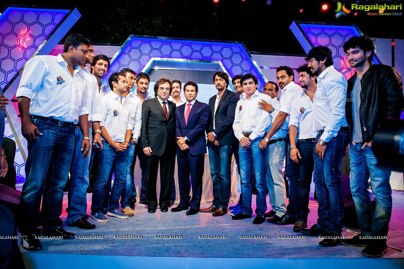 Sachin Tendulkar launches Celebrity Cricket League 4