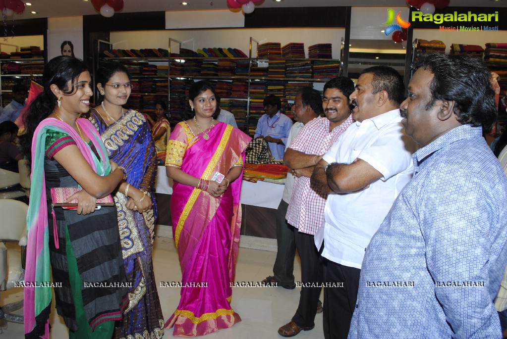 Kajal inaugurates Shree Nikethan at Kakinada